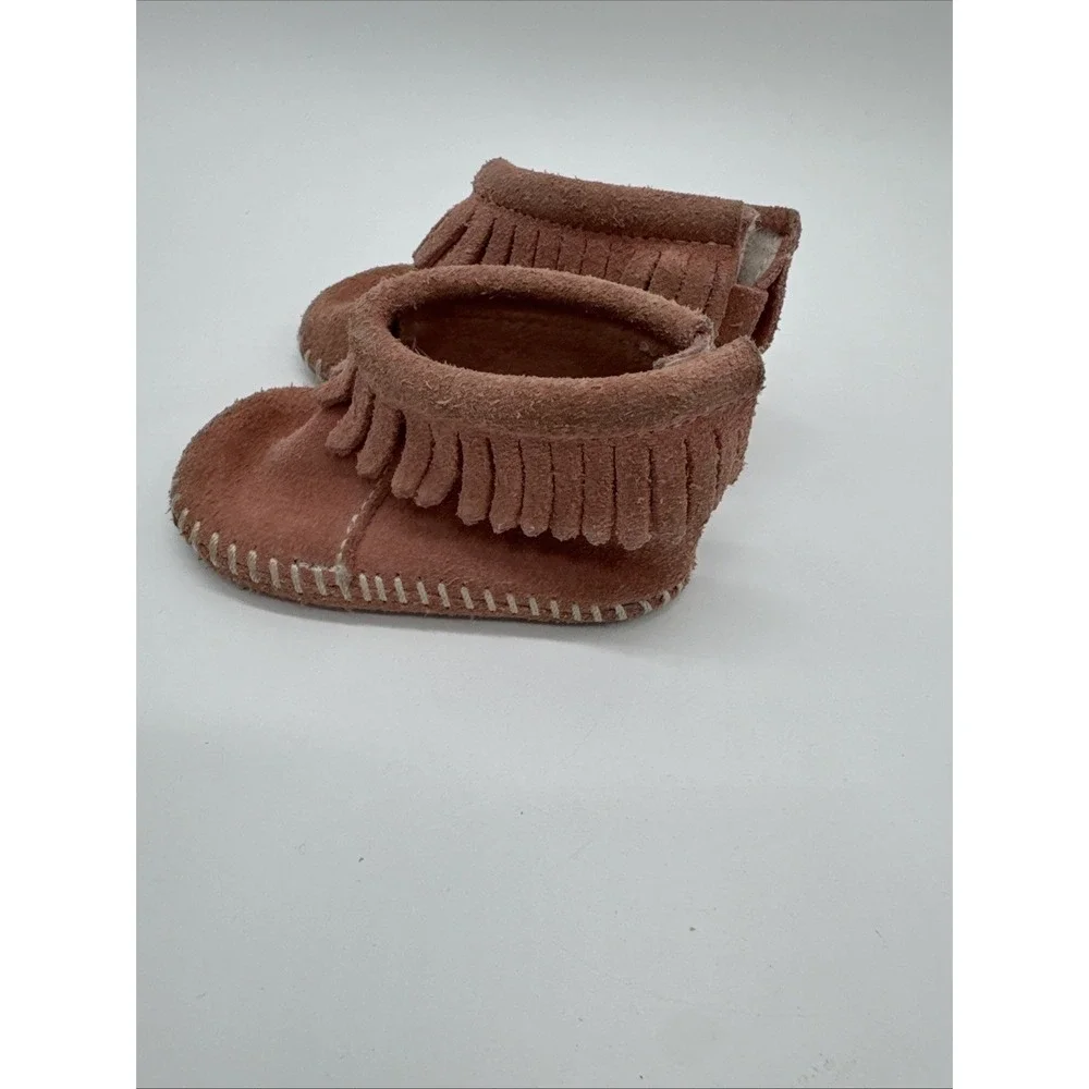 MINNETONKA‎ Size 2 Baby Moccasin Booties Pink Tassel Fringe  Leather